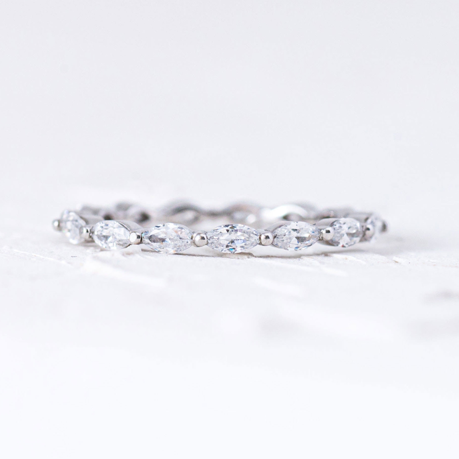 floating marquite white front 1600x1600