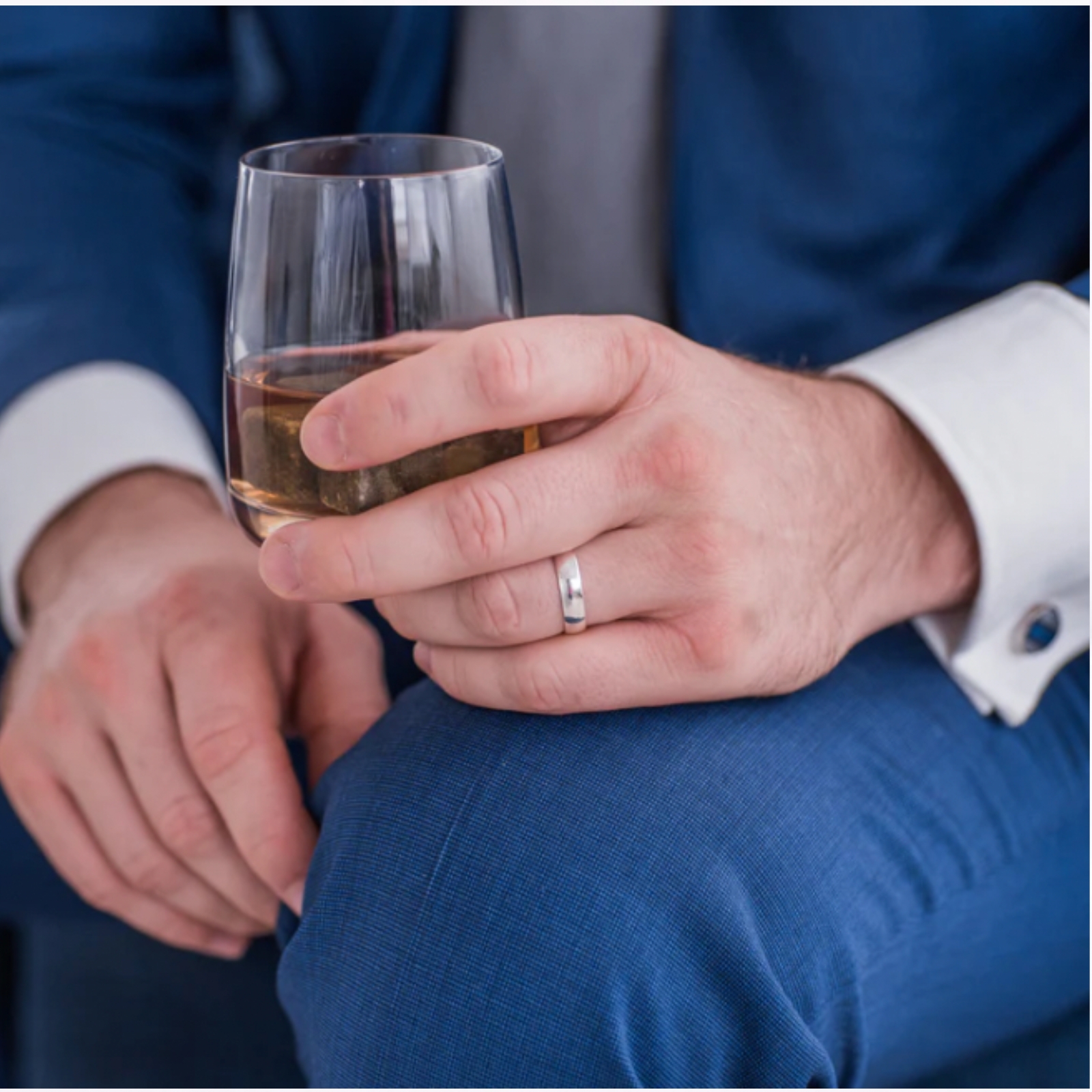 Classic Edge white model hand 1600x1600