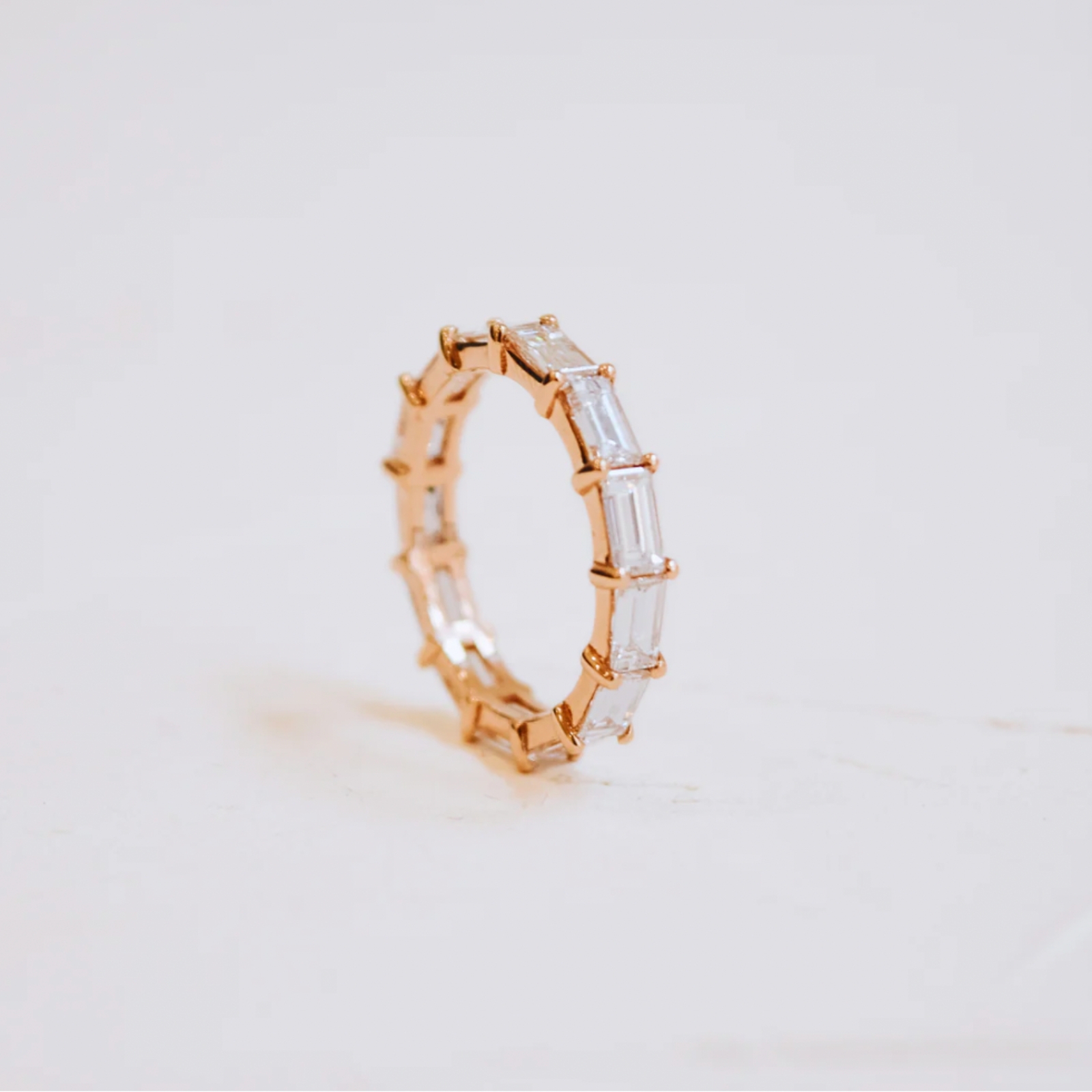 East West Emerald rose stand 1600x1600