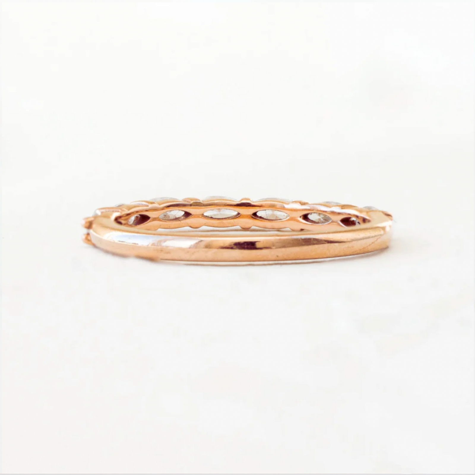 East West oval back rose 1600x1600