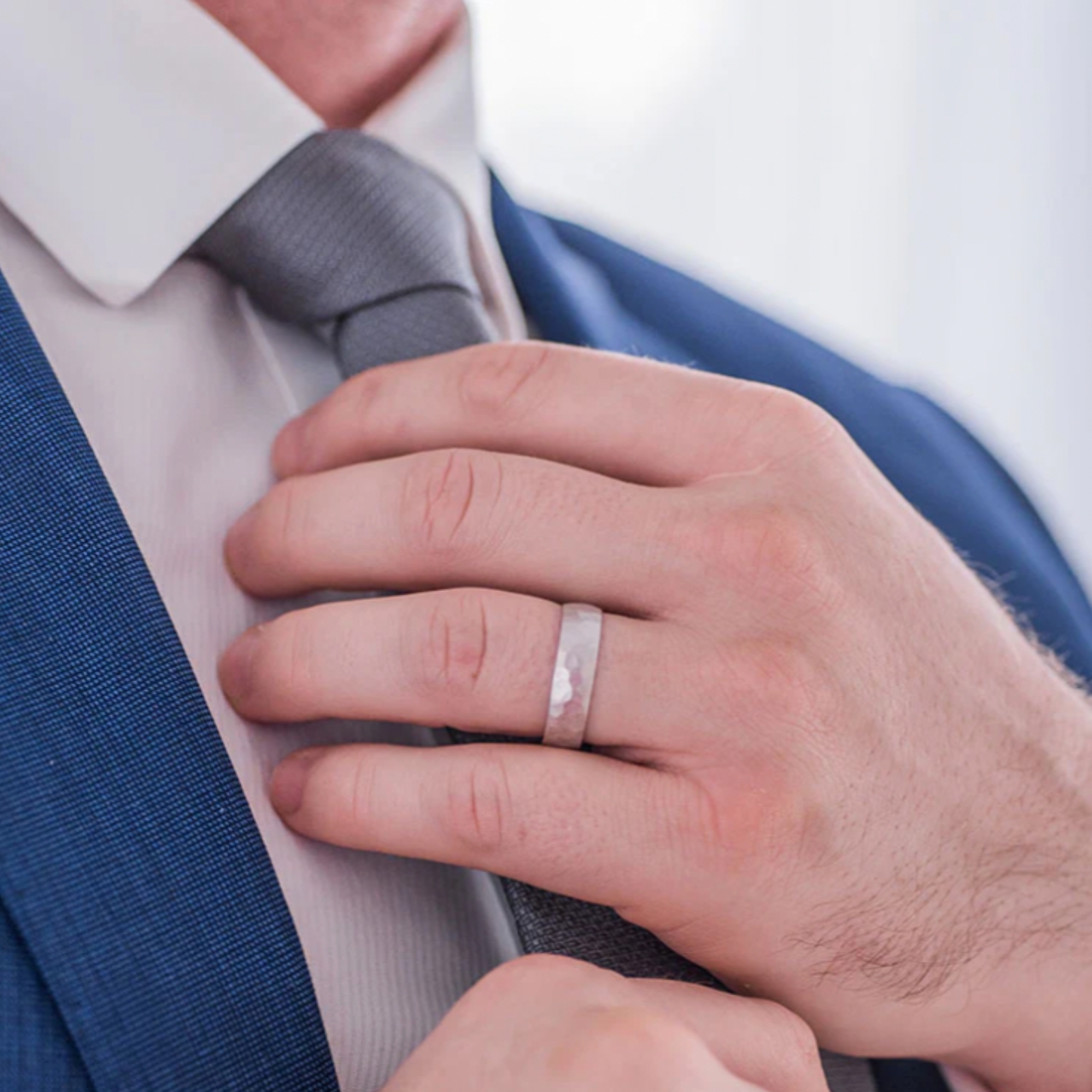 Harvey Dent white hand model 1600×1600