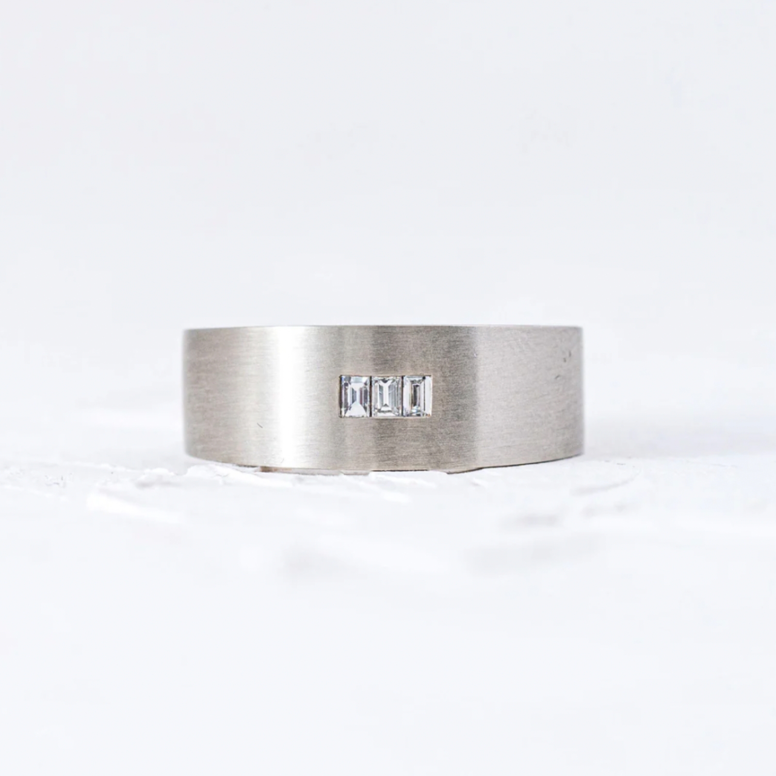 The Stark white 1600x1600