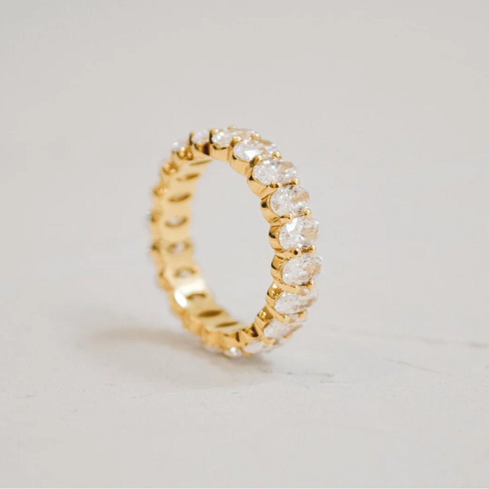 Woodsen stand yellow 1600x1600